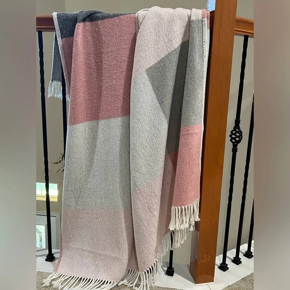 TEXTEIS PENEDO Pink and Gray Color Block Throw Blanket, COTTAGE CORE, 58”X 52”